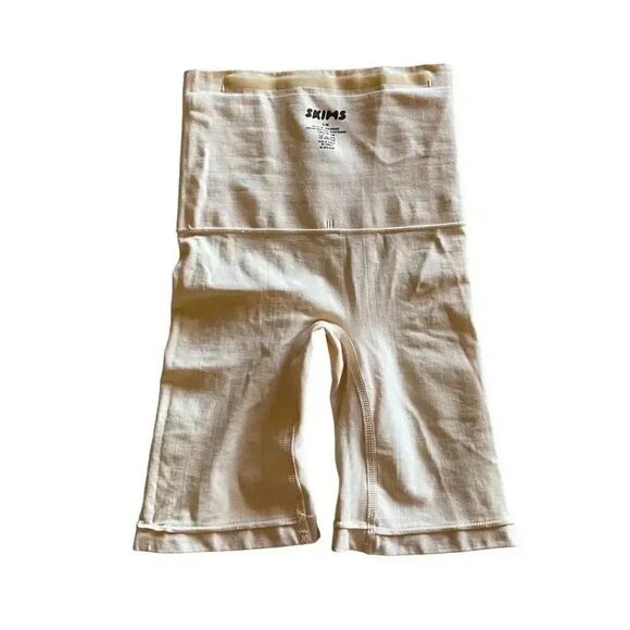 NWT SKIMS SEAMLESS SCULPT
MID THIGH SHORT CLAY SZ S/M #1466 - Picture 3 of 8